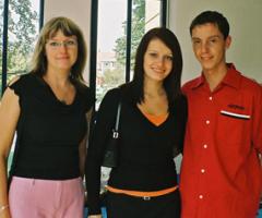  Sona Svancarova with her mother and friend